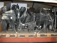 Bistrostoeltjes vv donkere bekleding, ca 50 stuks op 3 pallets. - afbeelding 1 van  3