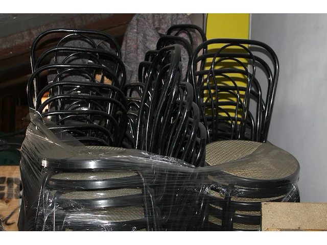 Bistrostoeltjes vv kunstrotan zitting ca 40 stuks op pallet. - afbeelding 1 van  3