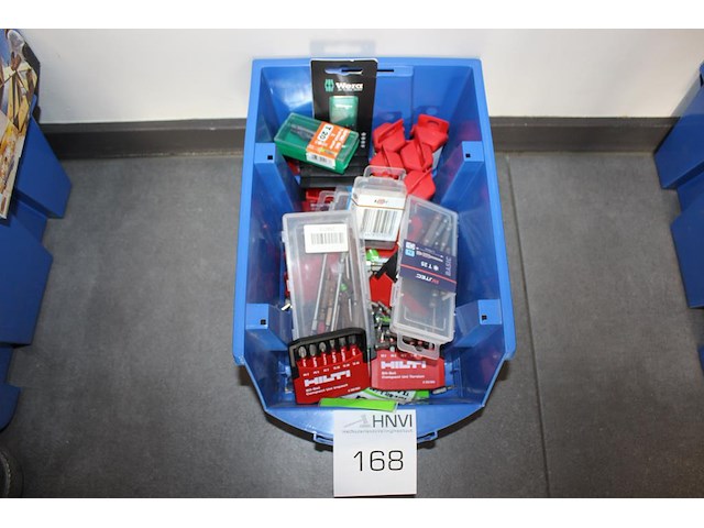 Bitjes in diverse maten en uitvoeringen in kunststofkrat. - afbeelding 1 van  1