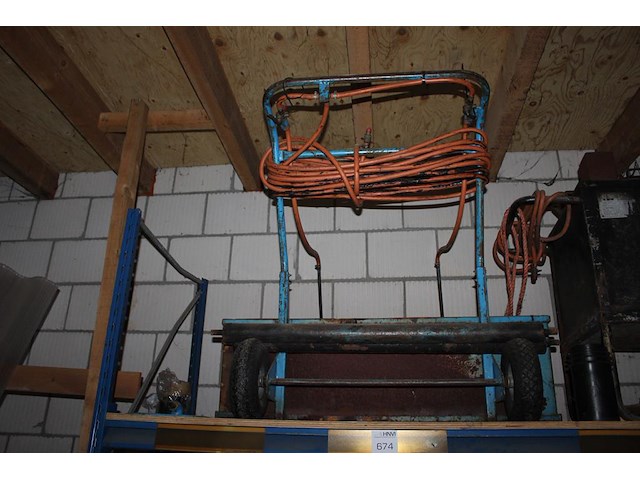 Bitumebrander op luchtbanden. - afbeelding 1 van  2