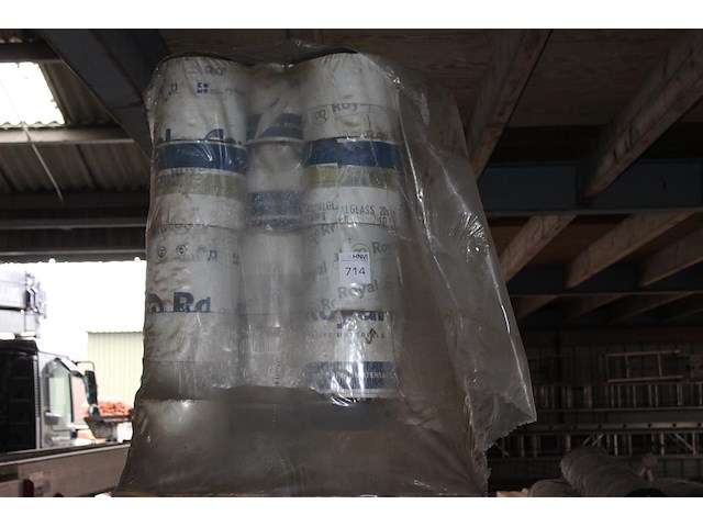 Bitumen glasvlies soprema royalglass op 2 pallets. ca. 150 rollen met breedte 20 cm. - afbeelding 1 van  3