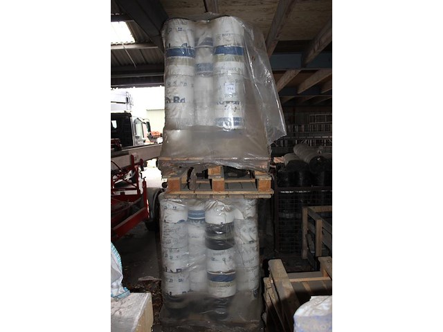 Bitumen glasvlies soprema royalglass op 2 pallets. ca. 150 rollen met breedte 20 cm. - afbeelding 2 van  3