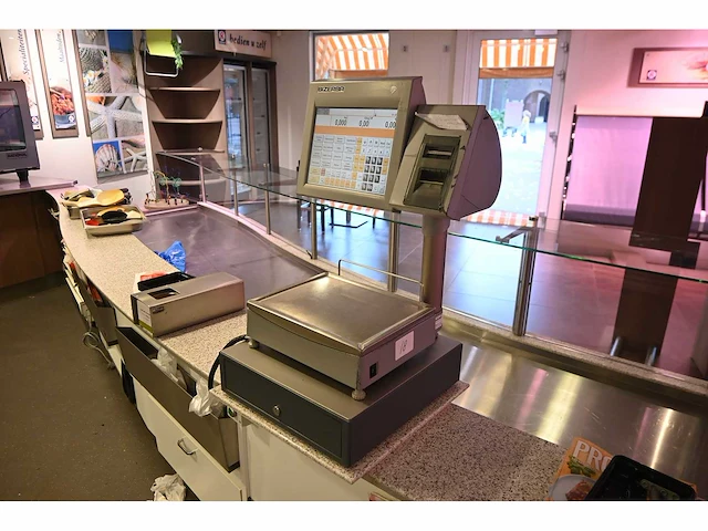 Bizerba ce-2- 800 touchscreen weegschaal kassasysteem met bonnenprinter - afbeelding 1 van  5