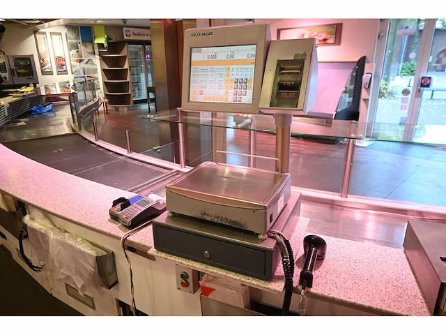 Bizerba ce-2- 800 touchscreen weegschaal kassasysteem met bonnenprinter - afbeelding 1 van  6