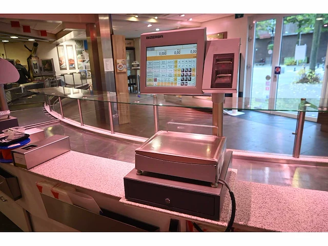 Bizerba ce-2- 800 touchscreen weegschaal kassasysteem met bonnenprinter - afbeelding 1 van  5