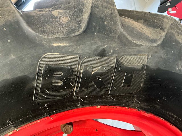 Bkt implement - as504 - agri max rt 855 compleets set - afbeelding 4 van  17