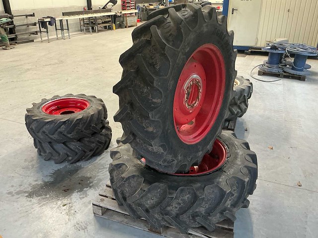 Bkt implement - as504 - agri max rt 855 compleets set - afbeelding 1 van  17