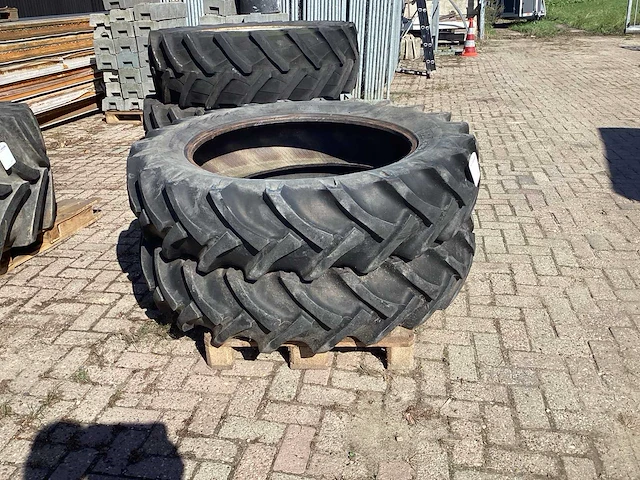 Bkt tr-135 tractor banden (2x) - afbeelding 2 van  8