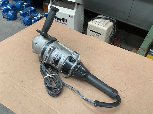 Black & decker 7”/9” haakse slijper - afbeelding 1 van  5