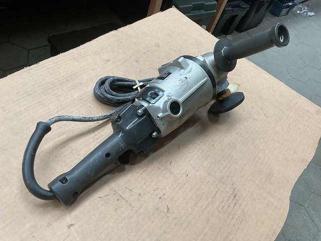 Black & decker 7”/9” haakse slijper - afbeelding 2 van  5