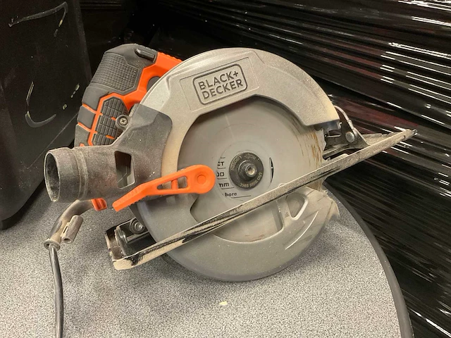 Black + decker cs1550k-qs cirkelzaagmachine - afbeelding 4 van  5
