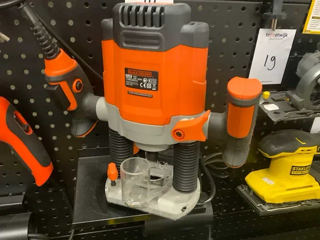 Black & decker kw1200e bovenfrees - afbeelding 3 van  4