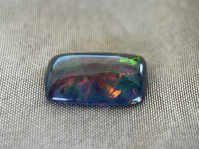 Black opal - 4.49 carat natuurlijke black opal - afbeelding 1 van  3