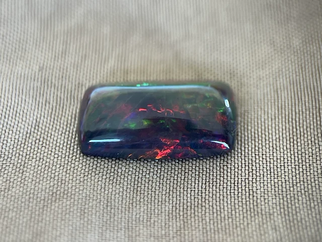 Black opal - 4.49 carat natuurlijke black opal - afbeelding 3 van  3