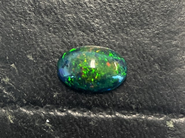 Black opal - 5.74 carat natuurlijke black opal - afbeelding 1 van  3