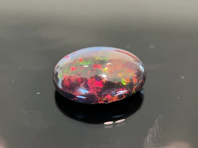 Black opal - 5.95 carat natuurlijke black opal - afbeelding 3 van  5