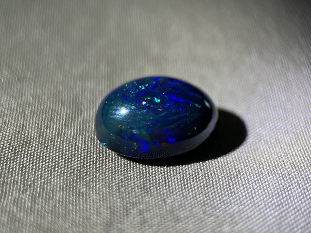 Black opal - 7.64 carat natuurlijke black opal - afbeelding 1 van  5