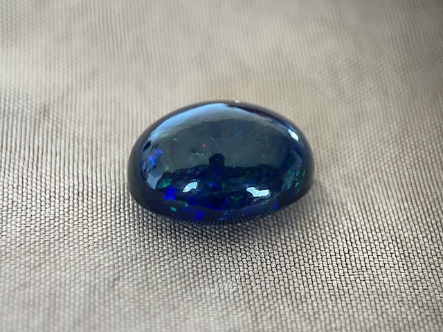 Black opal - 7.64 carat natuurlijke black opal - afbeelding 3 van  5