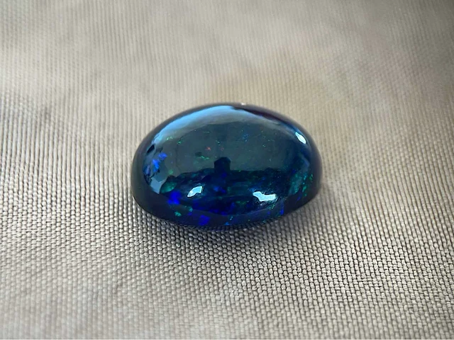 Black opal 7.64 ct - afbeelding 4 van  4
