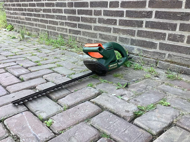 Black+decker gt250 heggenschaar - afbeelding 1 van  3
