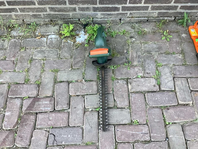 Black+decker gt250 heggenschaar - afbeelding 2 van  3
