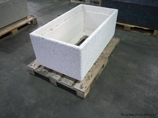 Bloembakken van beton - kleur genuanceerd en licht genuanceerd - 110x59x45cm - 2 stuks - afbeelding 1 van  6