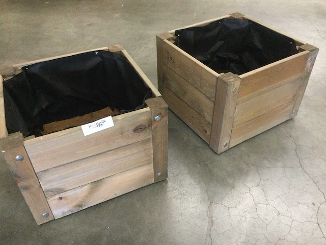 Bloembakken van hout. (2x) - afbeelding 1 van  2