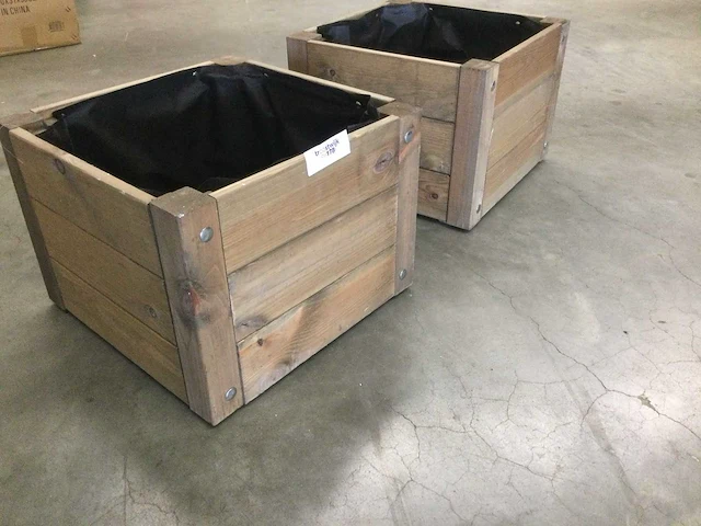 Bloembakken van hout. (2x) - afbeelding 2 van  2