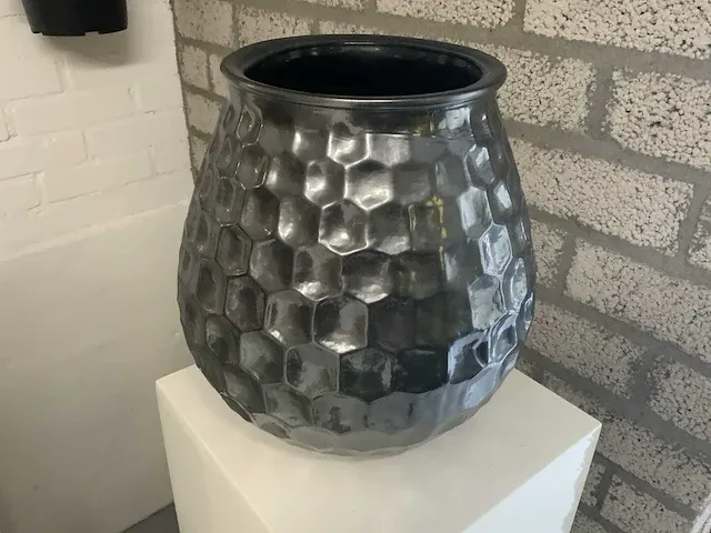 Bloempot met zuil - afbeelding 3 van  3