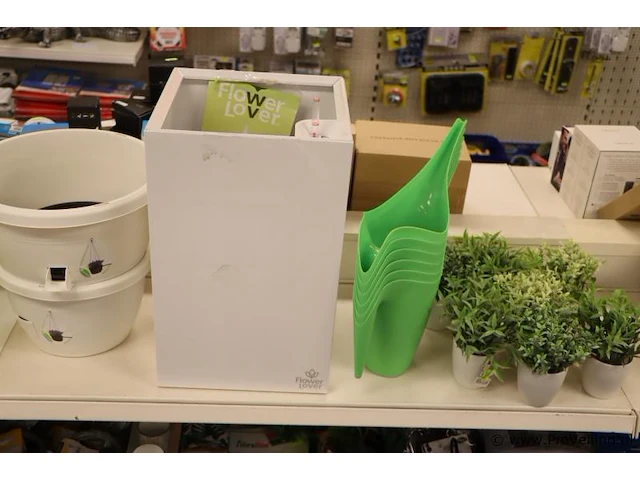 Bloempotten, plantengieters & kunstplantjes - afbeelding 1 van  5