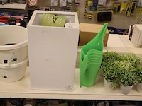 Bloempotten, plantengieters & kunstplantjes - afbeelding 1 van  5