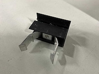 Blubase - aluminium eindklem 30 mm zwart tbv montage zonnepaneel (320x) - afbeelding 3 van  4