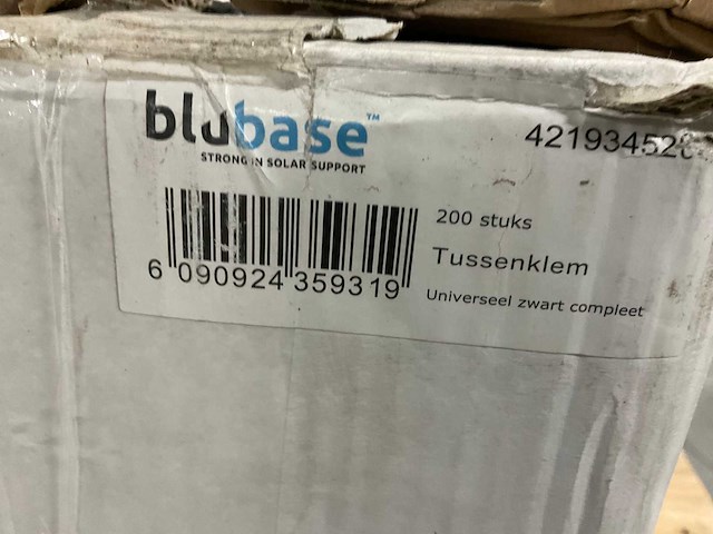 Blubase - aluminium tussenklem zwart tbv montage zonnepaneel (160x) - afbeelding 1 van  4