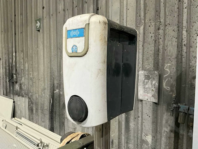 Blue current u-move 22 laadpaal - afbeelding 1 van  6