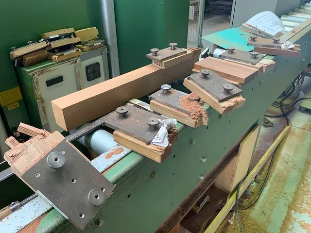 Bmh bc 6.5 cnc-freesmachine / pennenbank - afbeelding 11 van  25
