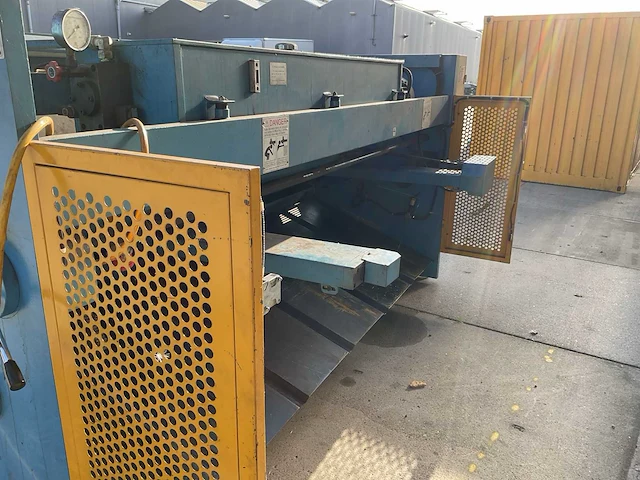 Bmh machines qc12y pons- en knipmachine - afbeelding 4 van  16