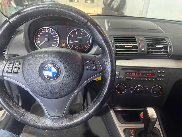 Bmw - 1-serie - 116i business line automaat- 62-jzk-2 - afbeelding 2 van  21