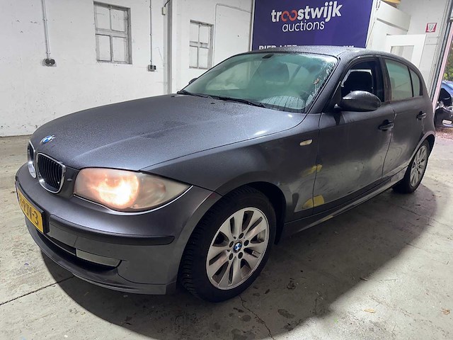 Bmw - 1-serie - 118i - 33-pjv-3 - afbeelding 1 van  17