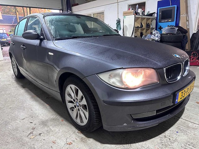 Bmw - 1-serie - 118i - 33-pjv-3 - afbeelding 15 van  17