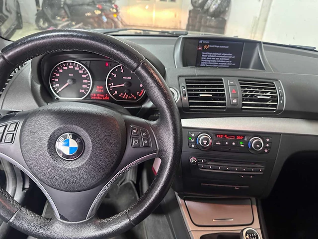 Bmw - 1-serie - 118i business line - 57-lpn-2 - afbeelding 2 van  22
