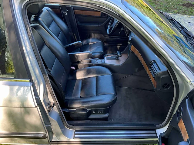 Bmw - 1992 - 7-serie 735i - personenauto - afbeelding 20 van  38