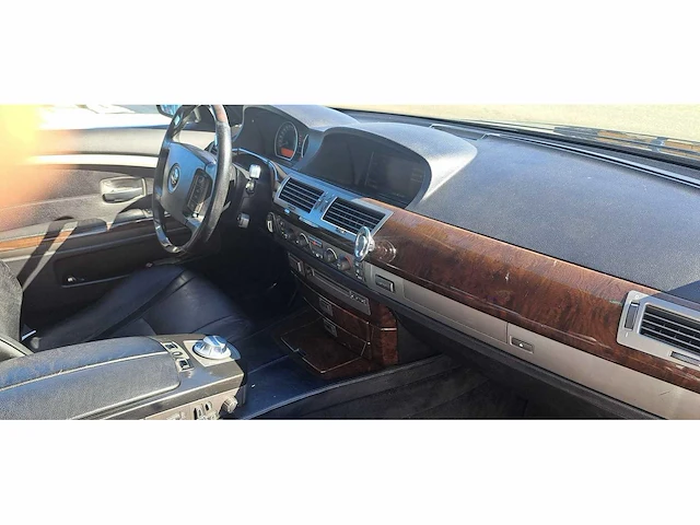 Bmw - 2002 - 7-serie - 745i executive e65 v8 - personenauto - afbeelding 6 van  26
