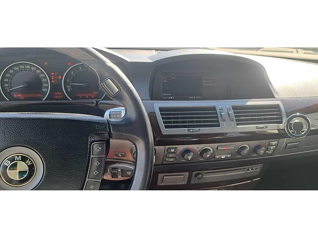 Bmw - 2002 - 7-serie - 745i executive e65 v8 - personenauto - afbeelding 10 van  26
