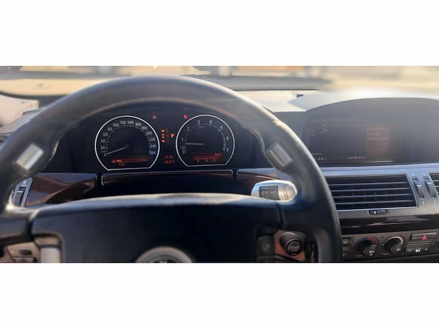 Bmw - 2002 - 7-serie - 745i executive e65 v8 - personenauto - afbeelding 11 van  26