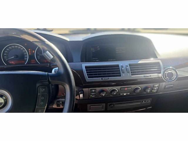 Bmw - 2002 - 7-serie - 745i executive e65 v8 - personenauto - afbeelding 14 van  26