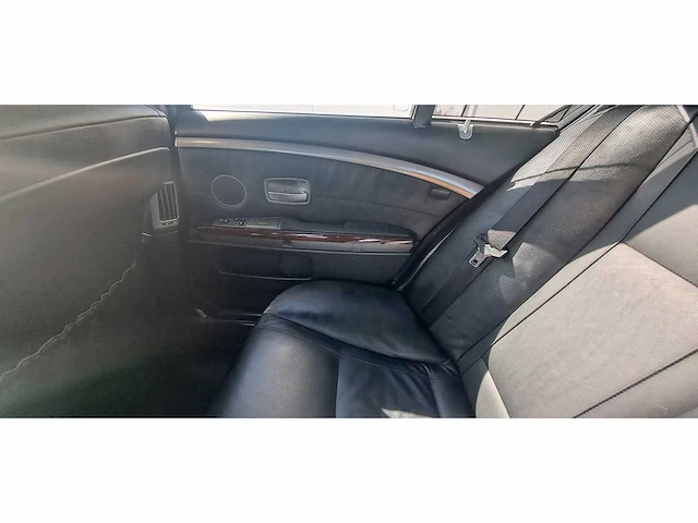 Bmw - 2002 - 7-serie - 745i executive e65 v8 - personenauto - afbeelding 16 van  26