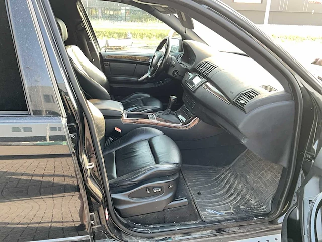 Bmw - 2003 - personenauto - afbeelding 2 van  25