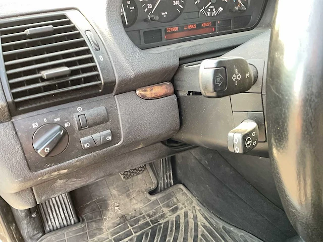 Bmw - 2003 - personenauto - afbeelding 8 van  25