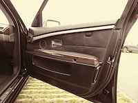 Bmw - 2004 - 735i - personenauto - afbeelding 9 van  33