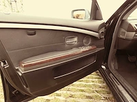 Bmw - 2004 - 735i - personenauto - afbeelding 13 van  33